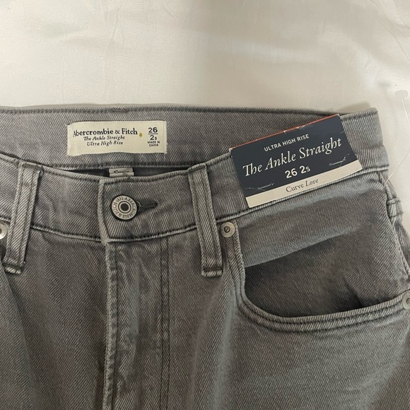 NWT Abercrombie & Fitch Curve Love Ultra High Rise Ankle Straight Jean. Size 26 - Picture 10 of 10